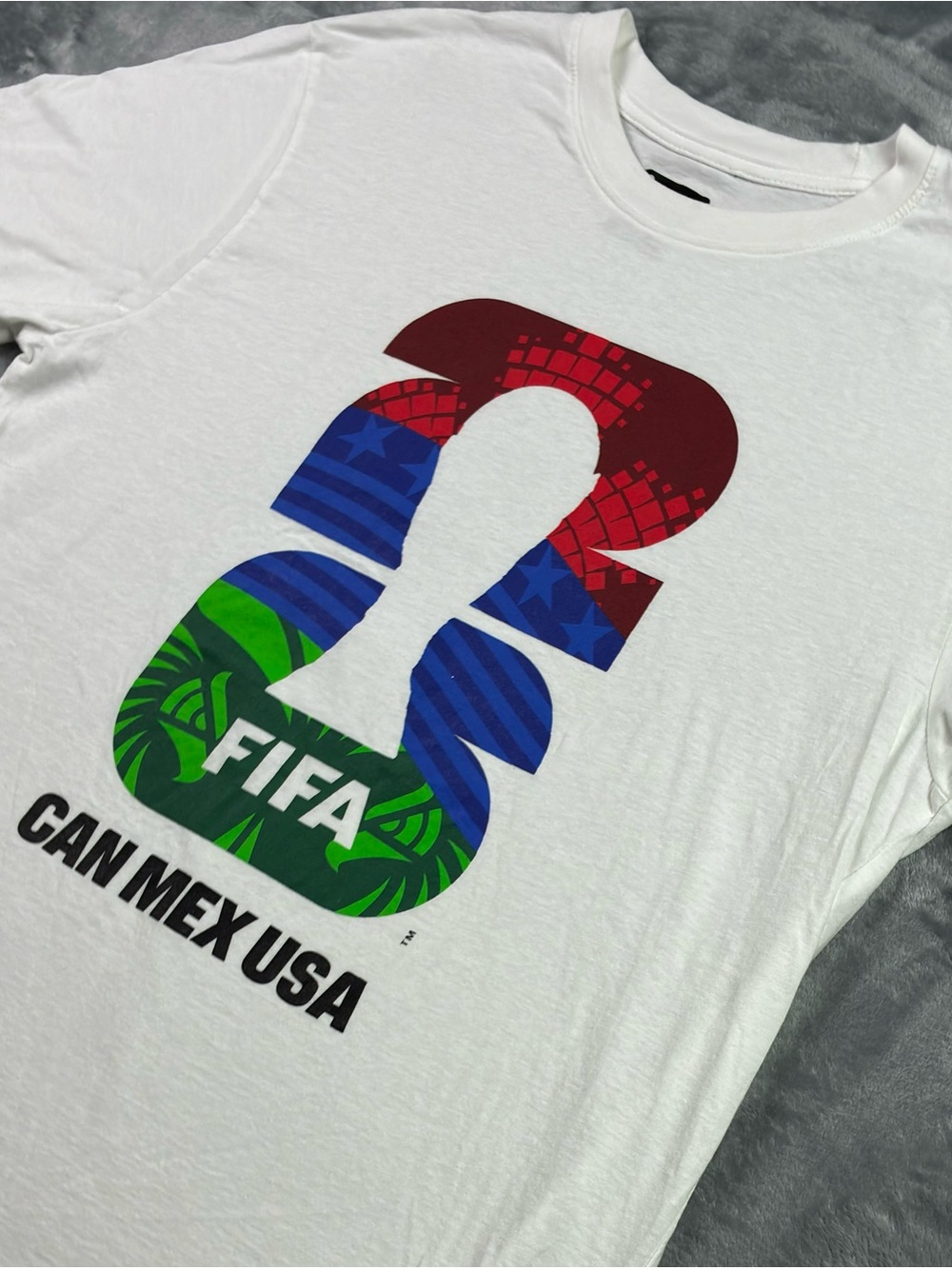 FIFA World Cup 2026 Host Country Trophy Logo T-Shirt Size Medium White USA NWOT